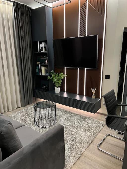Ath Modern Homes - Luxury Apartment In The City Center 雅西 外观 照片