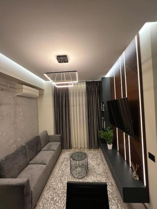 Ath Modern Homes - Luxury Apartment In The City Center 雅西 外观 照片